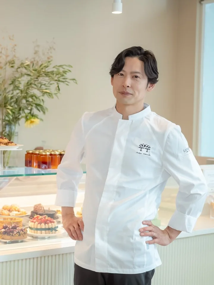 Toshiya Takatsuka dans sa pâtisserie